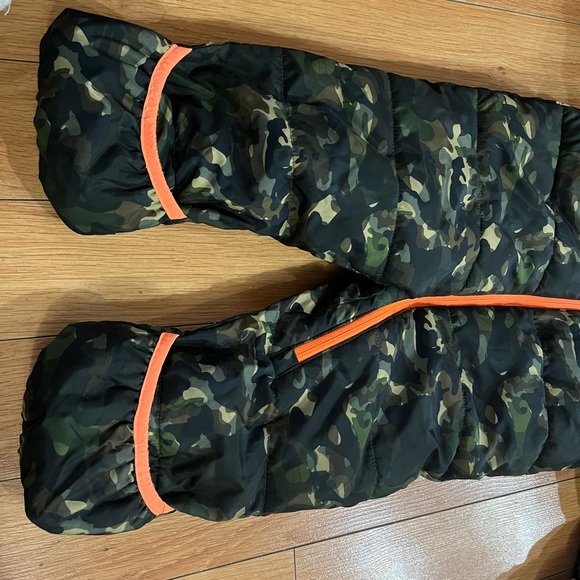 Size 18 Month boy snow suit. Hands and feet have flaps - Picture 1 of 6